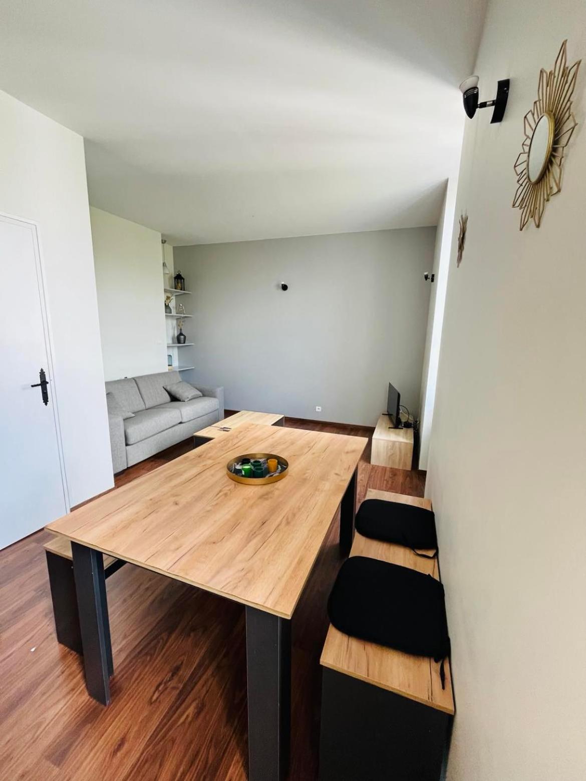 Logement 4 Pers - Coeur De Ville - Calme - Boite A Cle Arrivee Autonome A Partir De 16H00 Depart 11H00 Cholet Ngoại thất bức ảnh