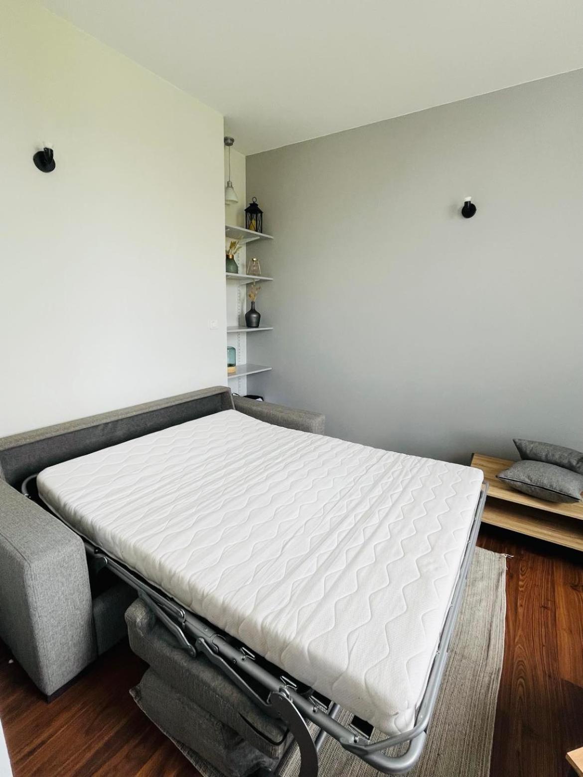 Logement 4 Pers - Coeur De Ville - Calme - Boite A Cle Arrivee Autonome A Partir De 16H00 Depart 11H00 Cholet Ngoại thất bức ảnh
