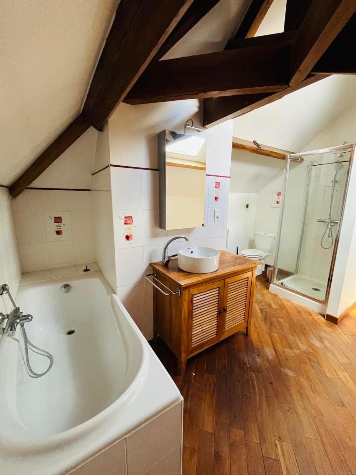 Logement 4 Pers - Coeur De Ville - Calme - Boite A Cle Arrivee Autonome A Partir De 16H00 Depart 11H00 Cholet Ngoại thất bức ảnh